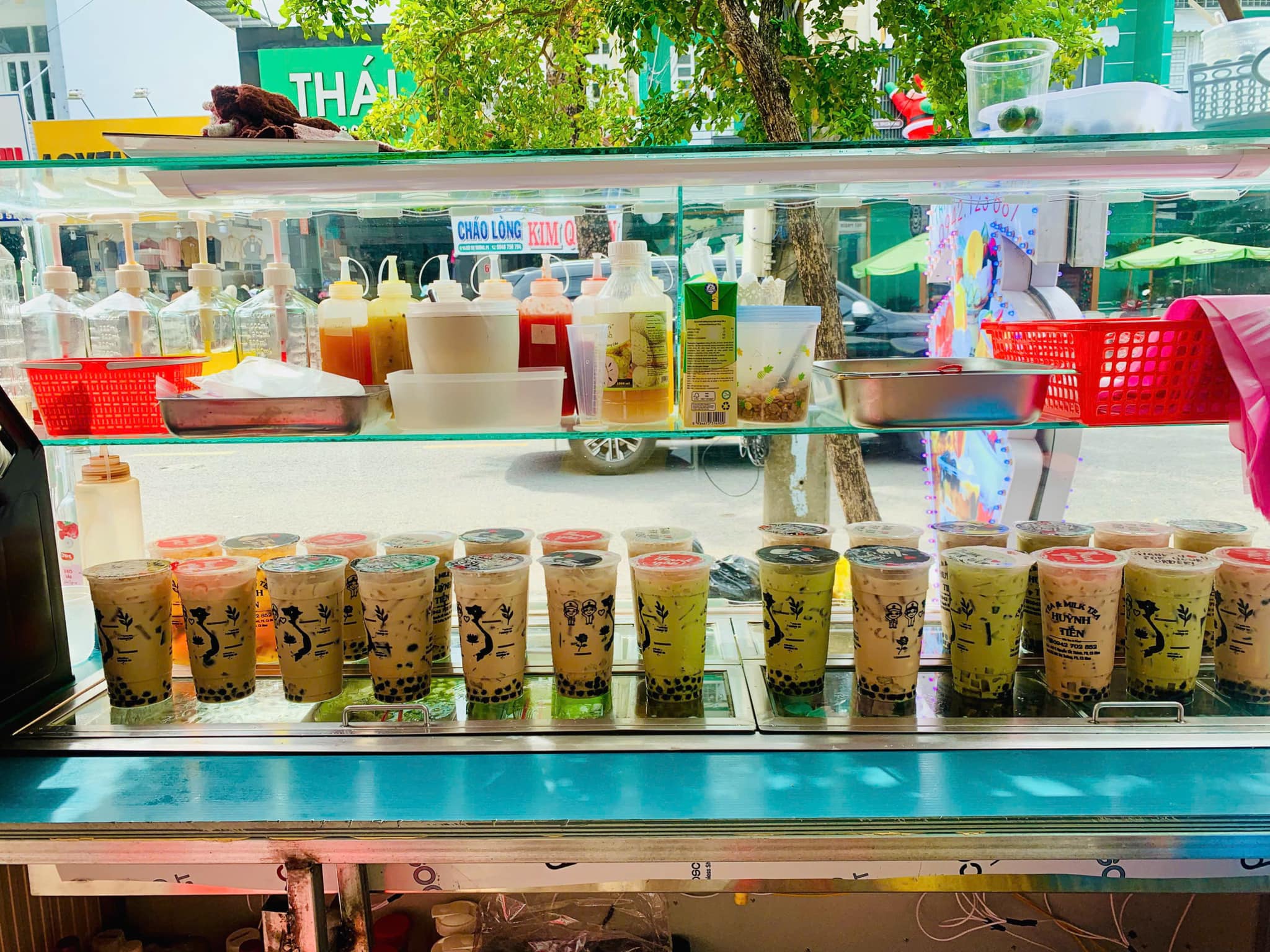 Tiệm Trà Huỳnh Tiến