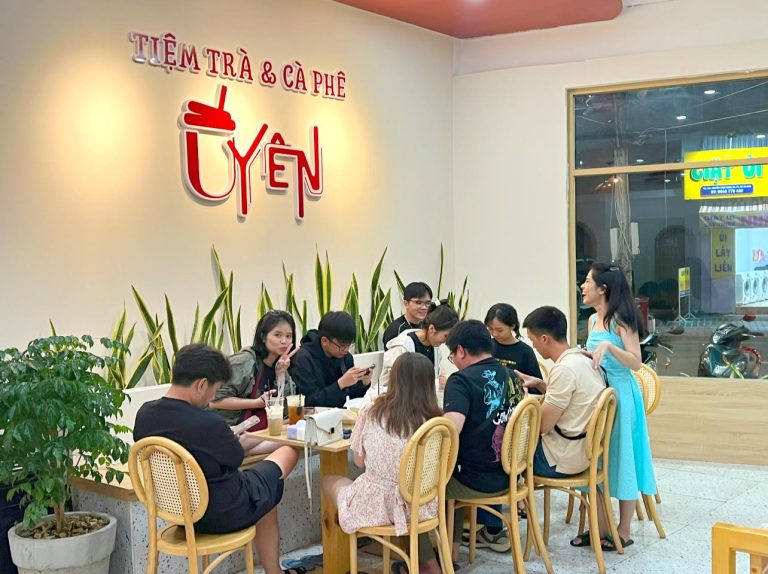 UYÊN - Tiệm Trà & Cà Phê