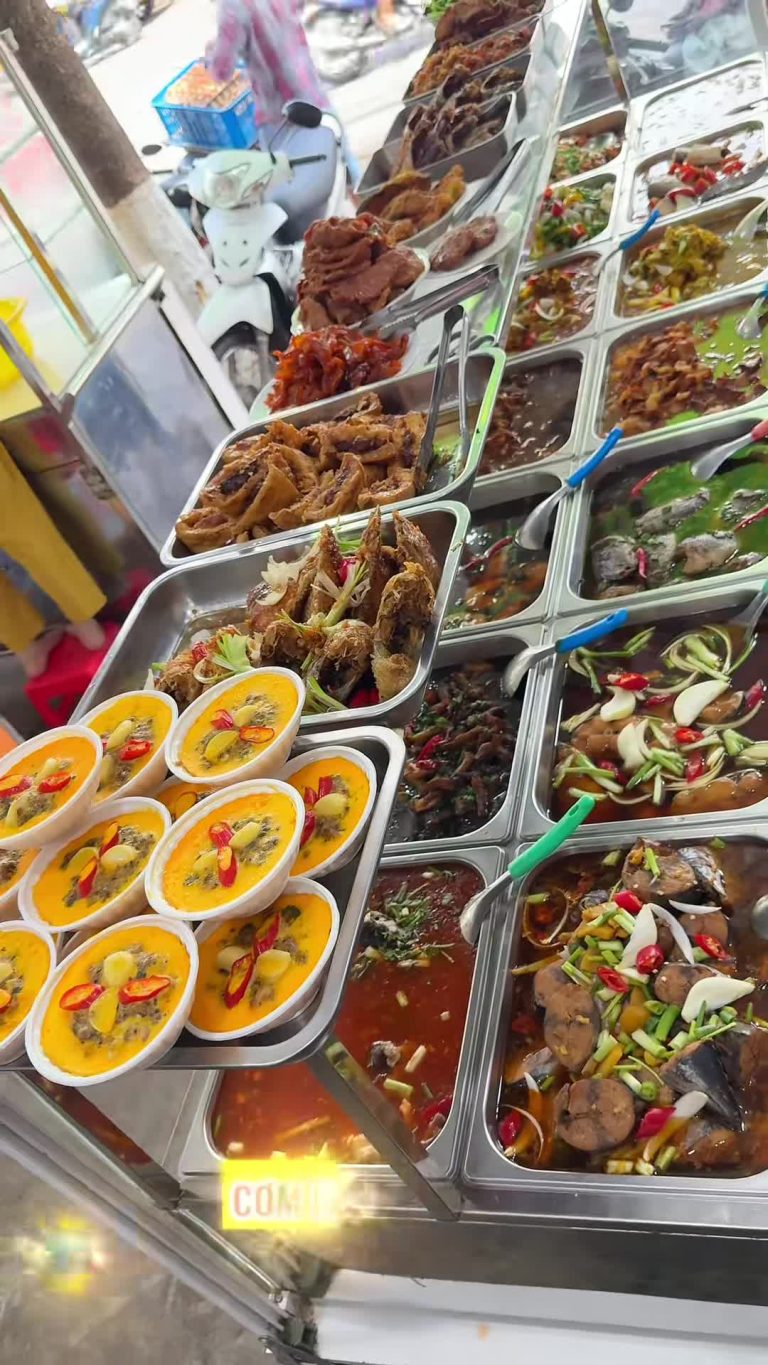 CƠM PHẦN CẨM TÚ