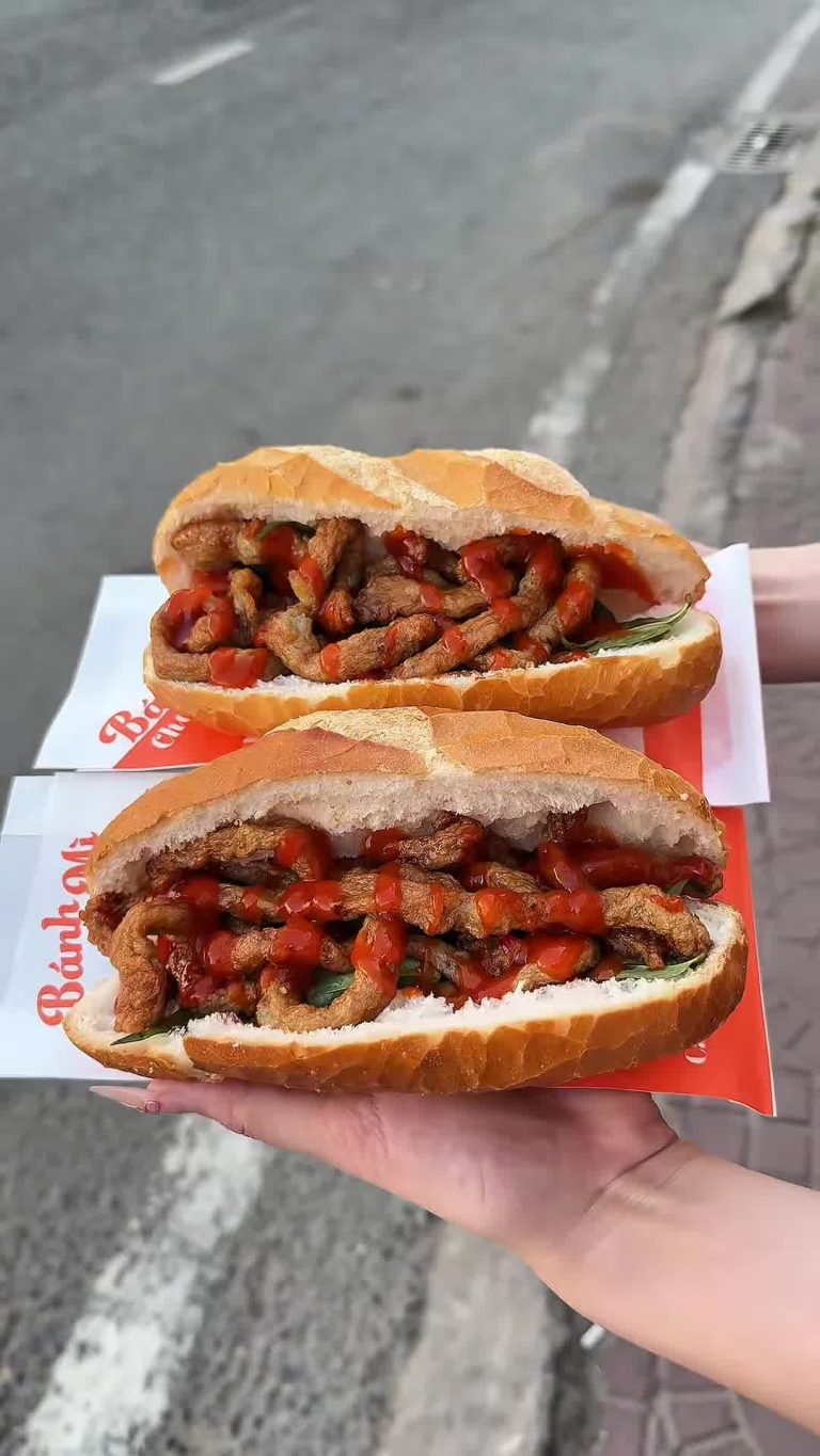 BÁNH MÌ CHẢ CÁ TONY