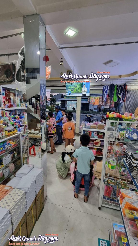 NHÀ SÁCH NHÂN VĂN